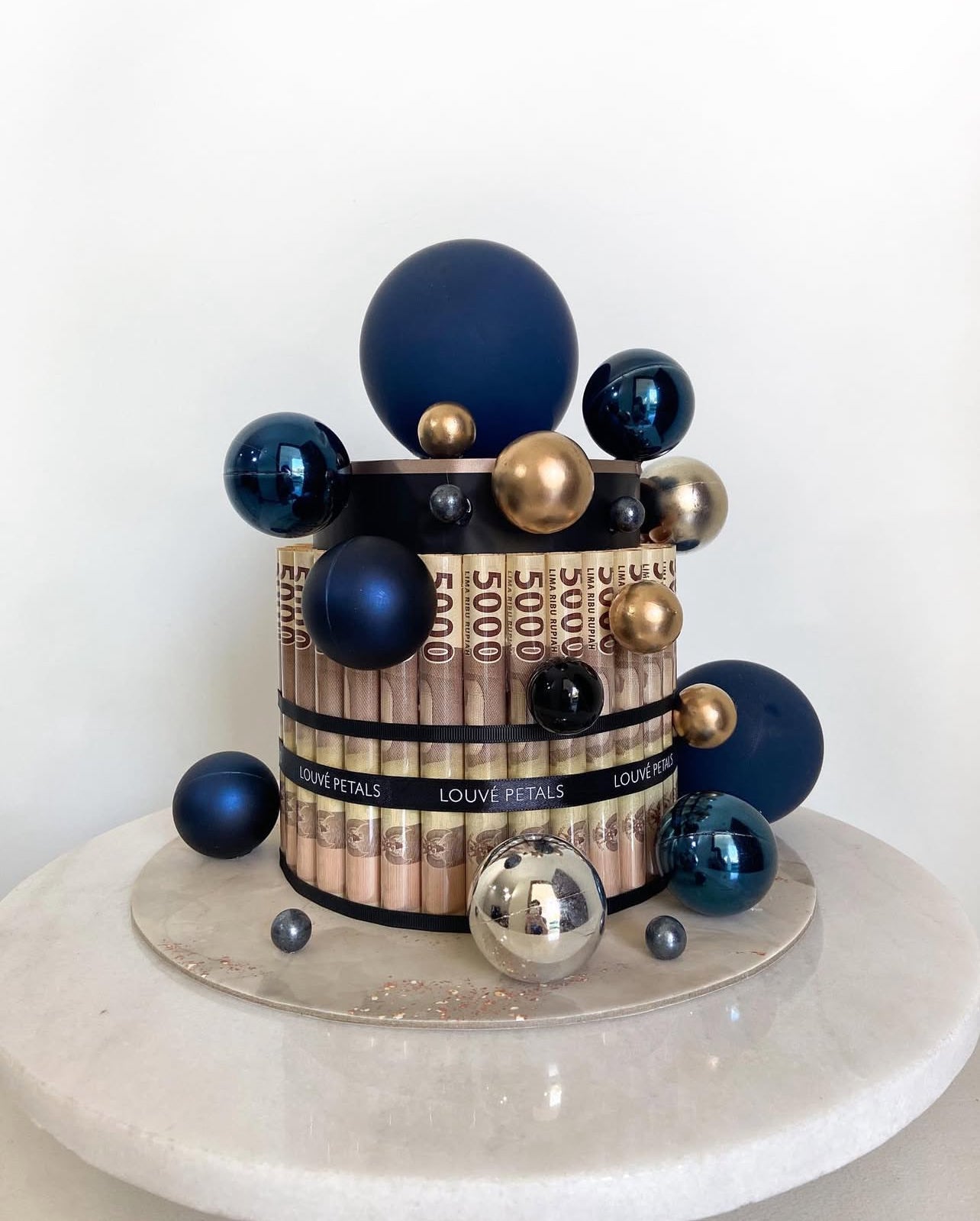 Single Tier Money Cake - Marble Decor (15cm)